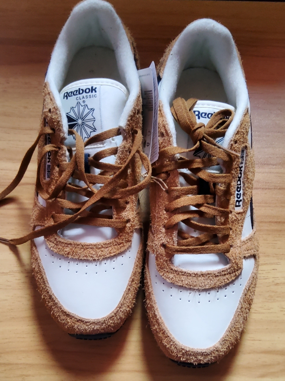 Reebok Classic White & Tan Suede Accent Sneakers M/8 Or W/10